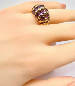 Bague en or jaune 18 carats sertie de 29 améthystes