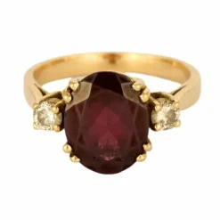 Bague en or jaune, grenat almandin et diamants