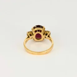 Bague en or jaune, grenat almandin et diamants