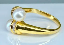 Bague en or jaune, 2 perles et 6 diamants