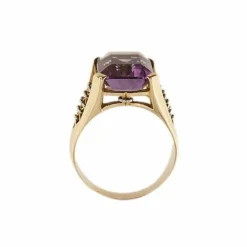 Bague en or jaune avec améthyste