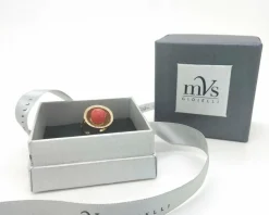 Bague en or jaune avec corail central