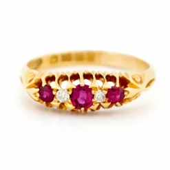Bague en or jaune avec diamants et rubis