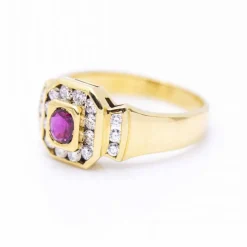 Bague en or jaune avec diamants et rubis