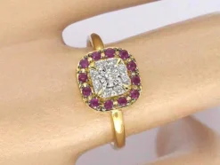 Bague en or jaune avec diamants et rubis
