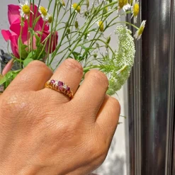 Bague en or jaune avec diamants et rubis