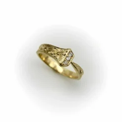 Bague en or jaune avec diamants