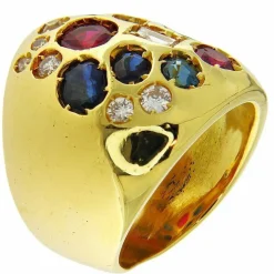 Bague en or jaune avec divers diamants taillés et pierres de couleur