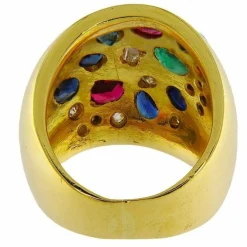 Bague en or jaune avec divers diamants taillés et pierres de couleur