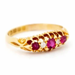 Bague en or jaune avec diamants et rubis