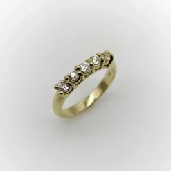 Bague en or jaune avec diamant taille européenne ancienne