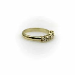 Bague en or jaune avec diamant taille européenne ancienne