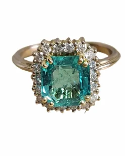 Bague en or jaune avec halo de diamants et émeraude colombienne