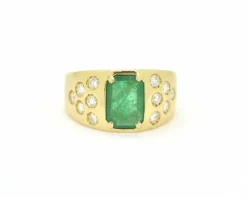 Bague en or jaune avec émeraude et diamants