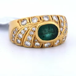 Bague en or jaune avec émeraude
