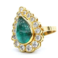 Bague en or jaune avec émeraude