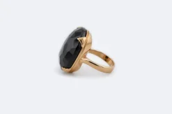 Bague en or jaune avec onyx
