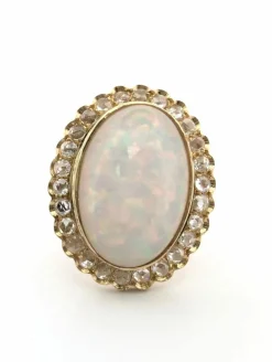 Bague en or jaune avec opale et diamants