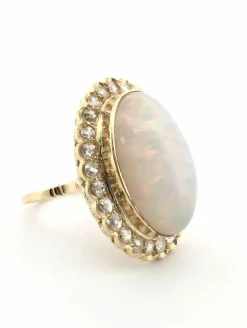 Bague en or jaune avec opale et diamants