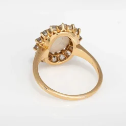 Bague en or jaune avec opale et diamants de style victorien antique
