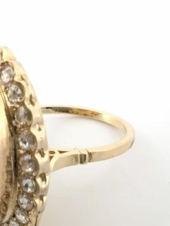 Bague en or jaune avec opale et diamants