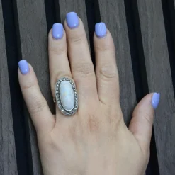 Bague en or jaune avec opale et diamants de l'époque victorienne