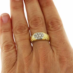 Bague en or jaune avec pavé de diamants ovales