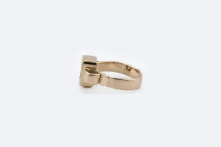 Bague en or jaune avec pierre