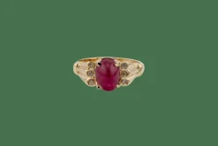 Bague en or jaune avec rubis taille cabochon