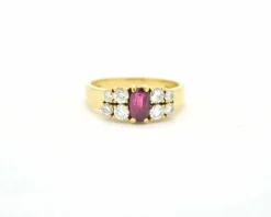 Bague en or jaune avec rubis et diamants