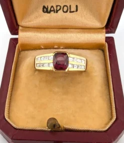 Bague en or jaune avec rubis et diamants