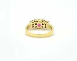 Bague en or jaune avec rubis et diamants