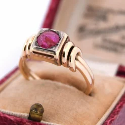 BAGUE EN OR JAUNE avec rubis