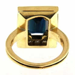 Bague en or jaune avec saphir et diamants taille carrée