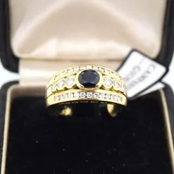 BAGUE EN OR JAUNE AVEC SAPHIR ET DIAMANTS