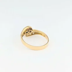 Bague en or jaune diamants rubis et émeraude