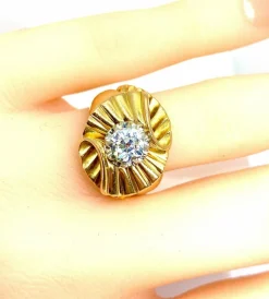 Bague en or jaune, diamant, vers 1940/1960