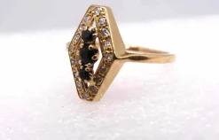 Bague en or jaune, diamants et saphirs