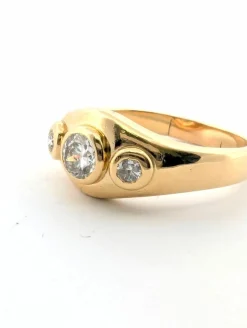Bague en or jaune diamants