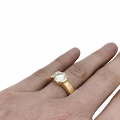 Bague en or jaune, diamants 2,09 cts G/VVS1.