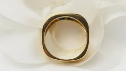 Bague en or jaune, diamants et saphirs