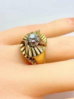 Bague en or jaune, diamant, vers 1940/1960
