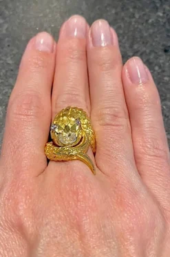 Bague en or jaune en forme de crocodile orné d'un diamant