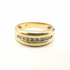 Bague en or jaune et 9 diamants