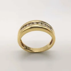 Bague en or jaune et 9 diamants