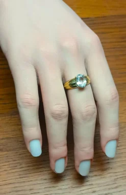 Bague en or jaune et aigue-marine