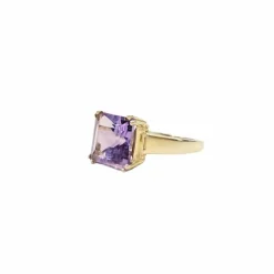 Bague en or jaune et amethyste taille princesse