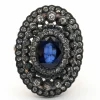 Bague en or jaune et argent, saphir central et diamants