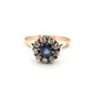 Bague en or jaune et argent avec saphir central et diamants environnants