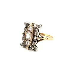 Bague en or jaune et argent avec diamant rose central et diamants latéraux